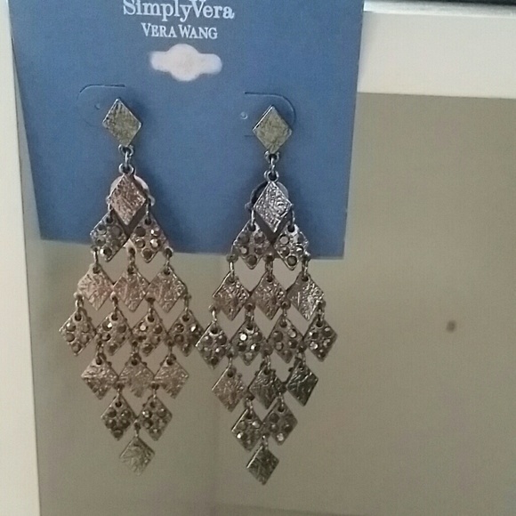 Earing - Picture 2 of 2